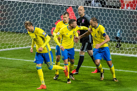 Sveriges Ola Toivonen , Marcus Berg , Oscar Wendt jublar