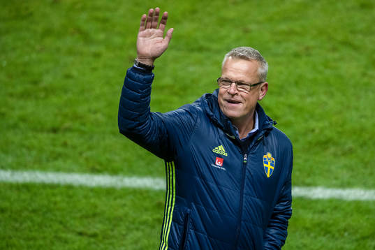 Sveriges förbundskapten Janne Andersson jublar