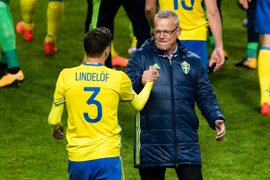 Sveriges Victor Nilsson Lindelöf och förbundskapten Janne