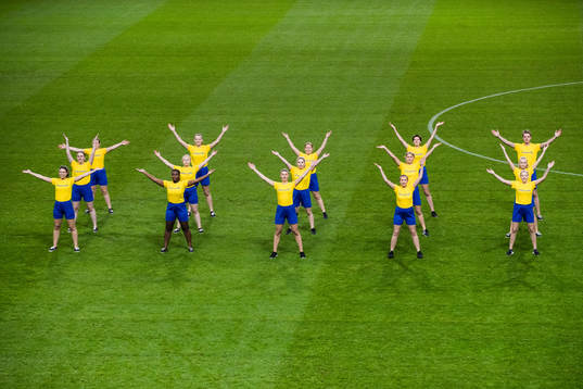 Kulturskolan uppträder innan VM-kvalmatchen i fotboll
