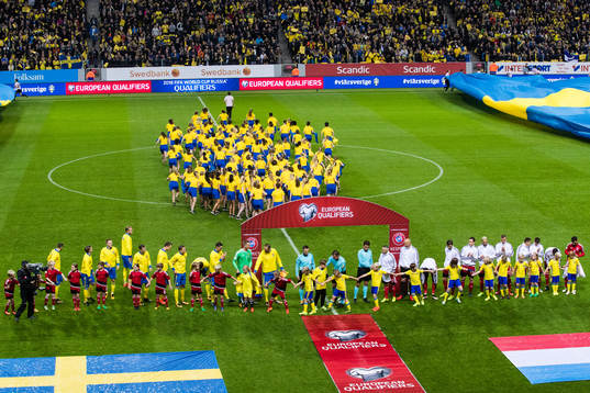 Sveriges och Luxemburgs ställer upp på plan