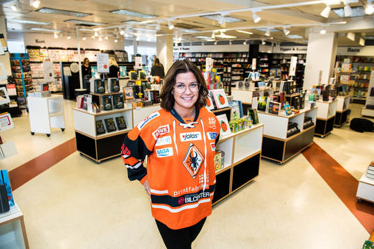 Butikschef Linda Blomqvist på akademibokhandeln i