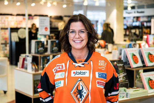 Butikschef Linda Blomqvist på akademibokhandeln i