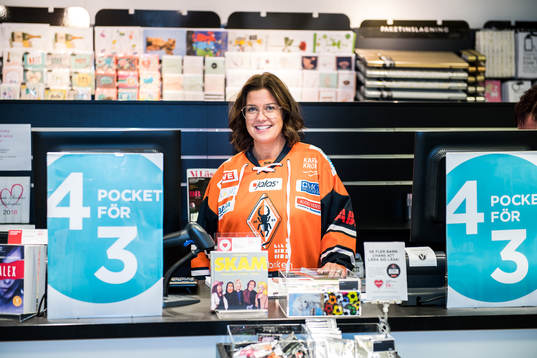 Butikschef Linda Blomqvist på akademibokhandeln i