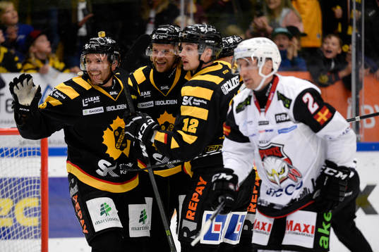 Skellefteås Adam Pettersson jublar