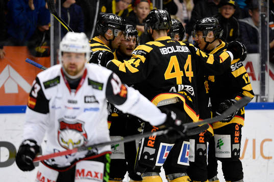 Malmö Redhawks Nichlas Hardt deppar medan Skellefteås