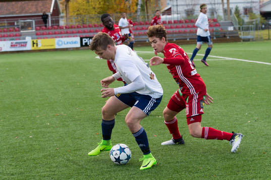 Söderhamns Axel Lundgren och Piteås Simon Jamehdar i