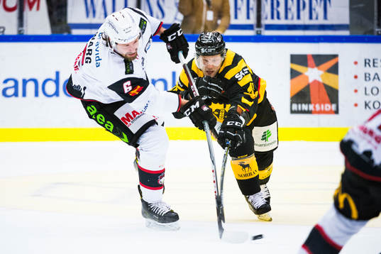 Malmö Redhawks Stefan Warg och Skellefteås Oscar Möller