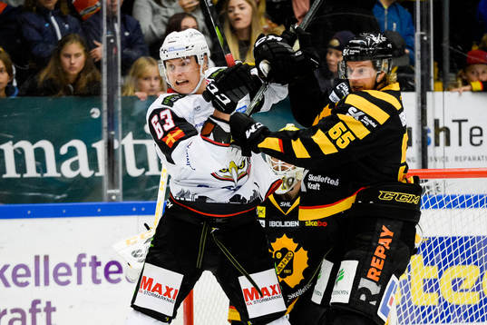 Malmö Redhawks Fredrik Händemark och Skellefteås Michael