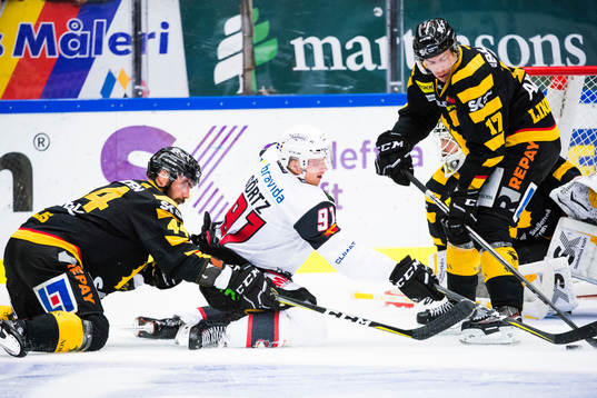 Malmö Redhawks Max Görtz, Skellefteås Morgan Ellis (tv)