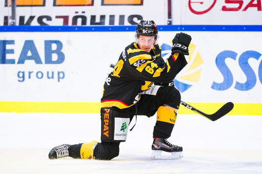 Skellefteås Jonathan Pudas jublar