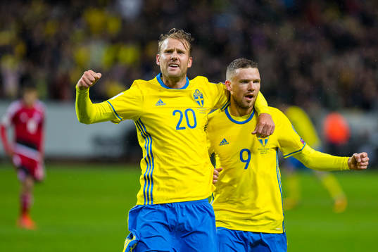Sveriges Ola Toivonen och Marcus Berg jublar