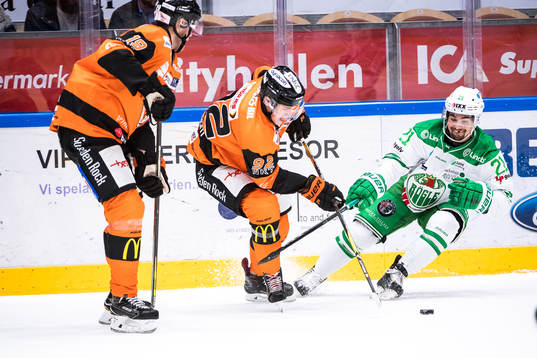 Karlskronas Henrik Törnqvist   och Rögles Kevin Gagné  i