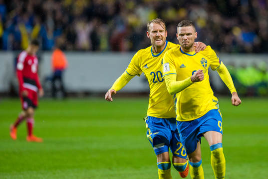 Sveriges Ola Toivonen och Marcus Berg jublar