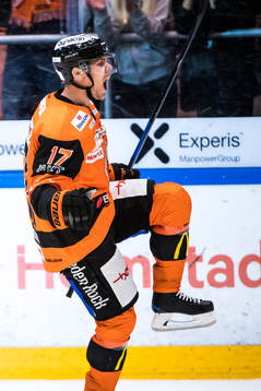 Karlskronas Joel Kellman  jublar