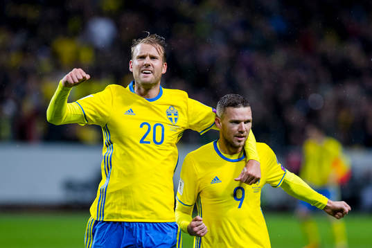 Sveriges Ola Toivonen och Marcus Berg jublar
