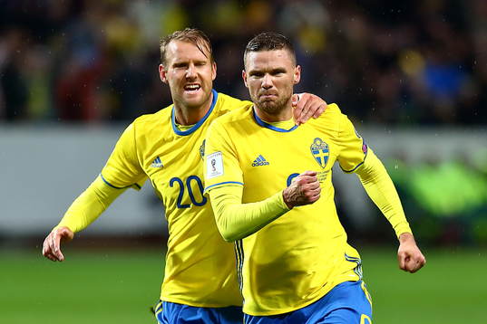 Sveriges Ola Toivonen och Marcus Berg jublar