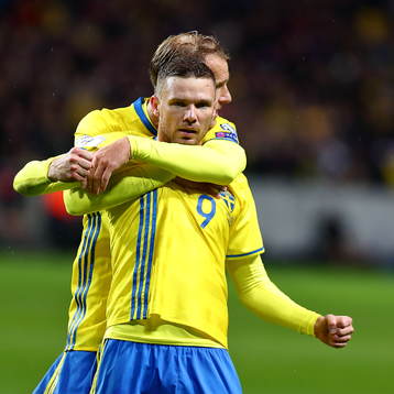 Sveriges Ola Toivonen och Marcus Berg  jublar