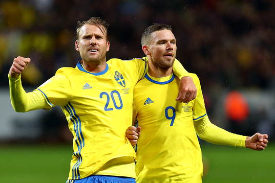 Sveriges Ola Toivonen och Marcus Berg jublar