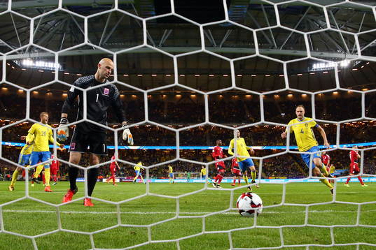 Mål 1-0 på straff av Sveriges Andreas Granqvist