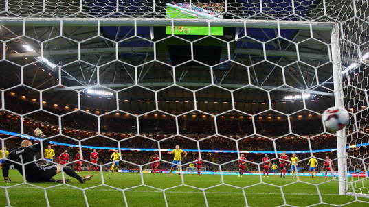 Mål 1-0 på straff av Sveriges Andreas Granqvist