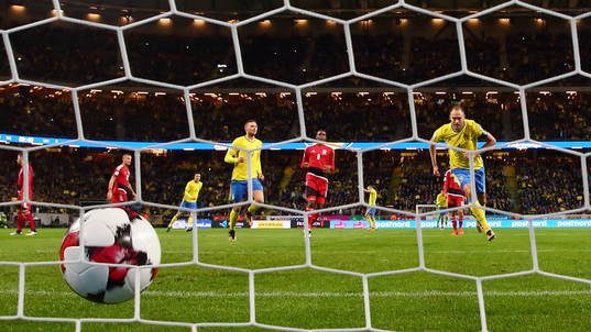 Mål 1-0 på straff av Sveriges Andreas Granqvist