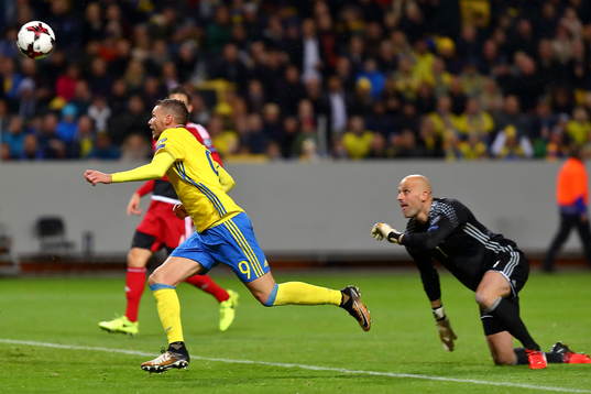 Mål 3-0 av Sveriges Marcus Berg