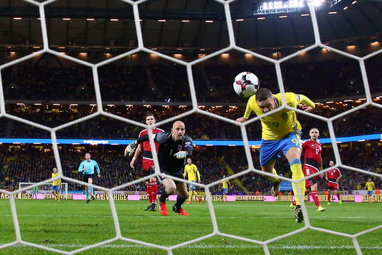 Mål 3-0 av Sveriges Marcus Berg