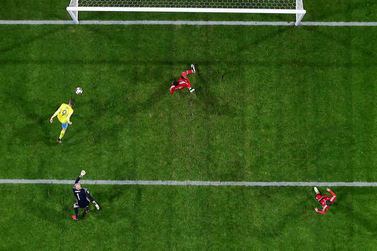 Mål 3-0 av Sveriges Marcus Berg