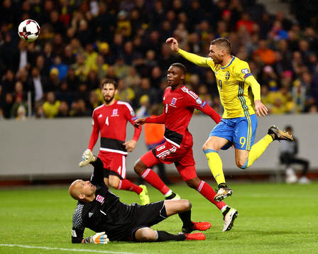 Mål 3-0 av Sveriges Marcus Berg förbi Luxemburgs målvakt