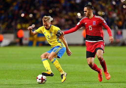 Sveriges Sebastian Larsson och Luxemburgs Aldin Skenderovic