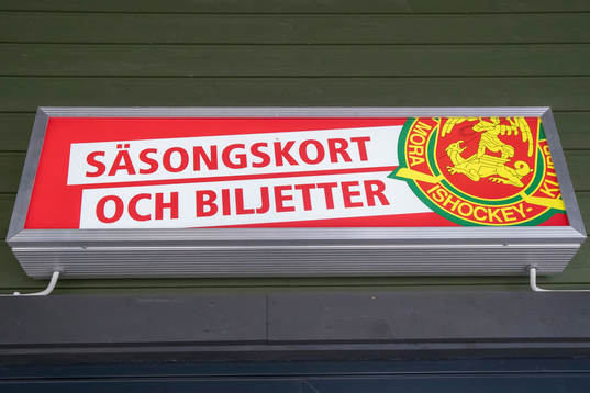 Biljettskylt utanför Jalas Arean innan ishockeymatchen i