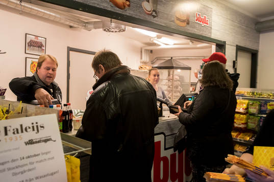Korvkiosk innan ishockeymatchen i SHL mellan Mora och HV71