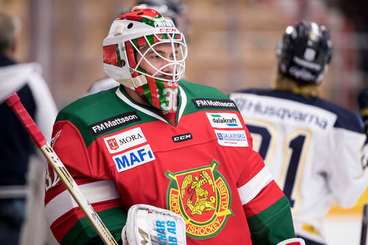 Moras målvakt Mattias Pettersson  innan ishockeymatchen i