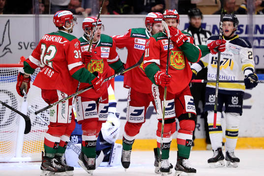 Moras Alexander Hilmerson jublar Daniel Grillfors
