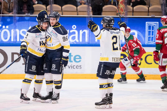 s Bill Sweatt Kristofer Berglund och Mattias Tedenby jublar