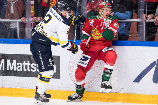 s Kristofer Berglund och Moras Matt Bailey  i