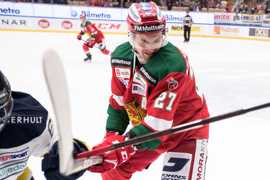 Moras Matt Bailey  i ishockeymatchen i SHL mellan Mora och