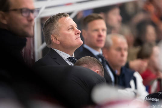 s assisterande tränare Stephan Lundh  i ishockeymatchen i