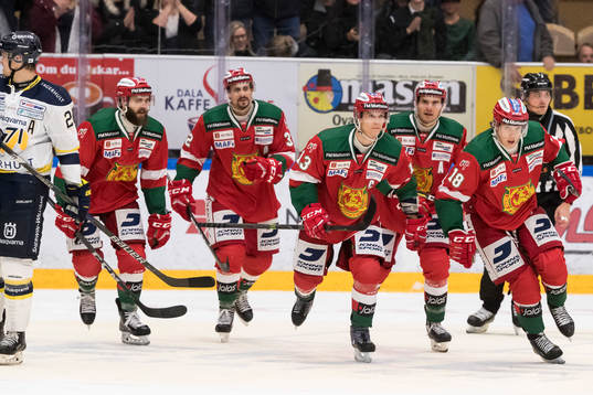 Moras spelare Emil Aronsson jublar