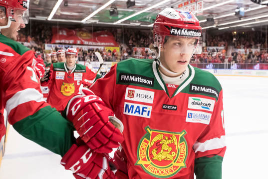 Moras spelare Emil Aronsson jublar