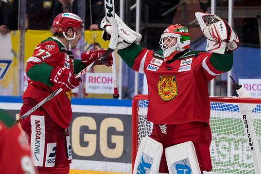 Moras målvakt Christian Engstrand jublar