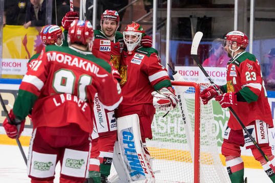Moras målvakt Christian Engstrand jublar