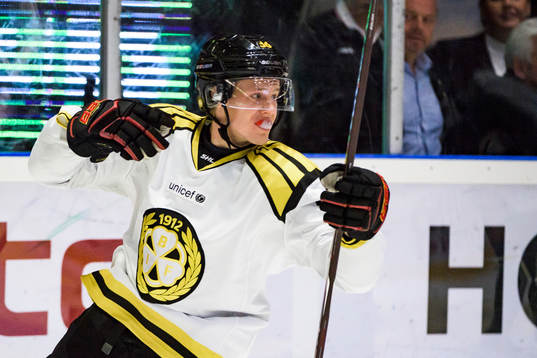 Brynäs Linus Ölund jublar