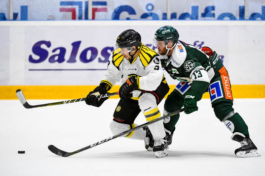 Brynäs Aaron Palushaj och Färjestads Linus Persson