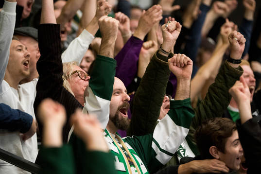 Färjestads supportrar jublar
