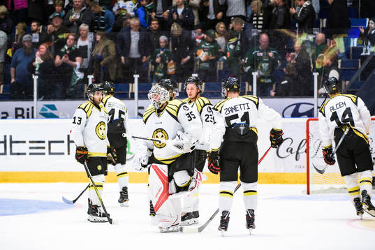 Brynäs Ryan Gunderson, målvakt David Rautio och Lucas