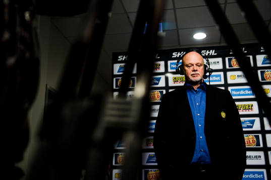 Brynäs tränare Roger Melin deppar när han blir