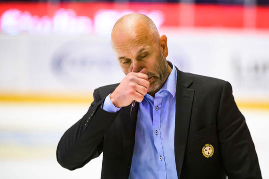 Brynäs assisterande tränare Tommy Sjödin deppar