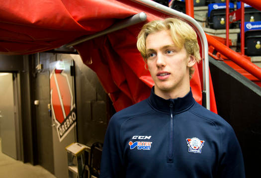 Linköpings Johan Södergran tittar in planen